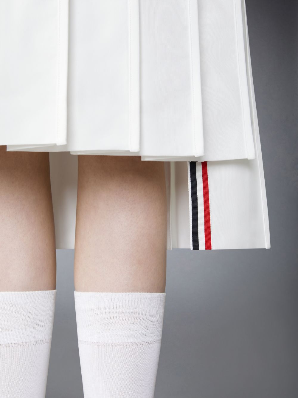 White Women Thom Browne Typewriter Self Tipping Midi Pleated Skirts | UDE17R90615